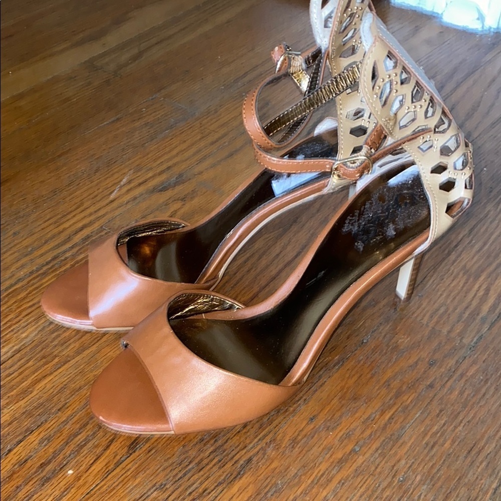 Carlos Brown and tan Heels w good accent size 7
